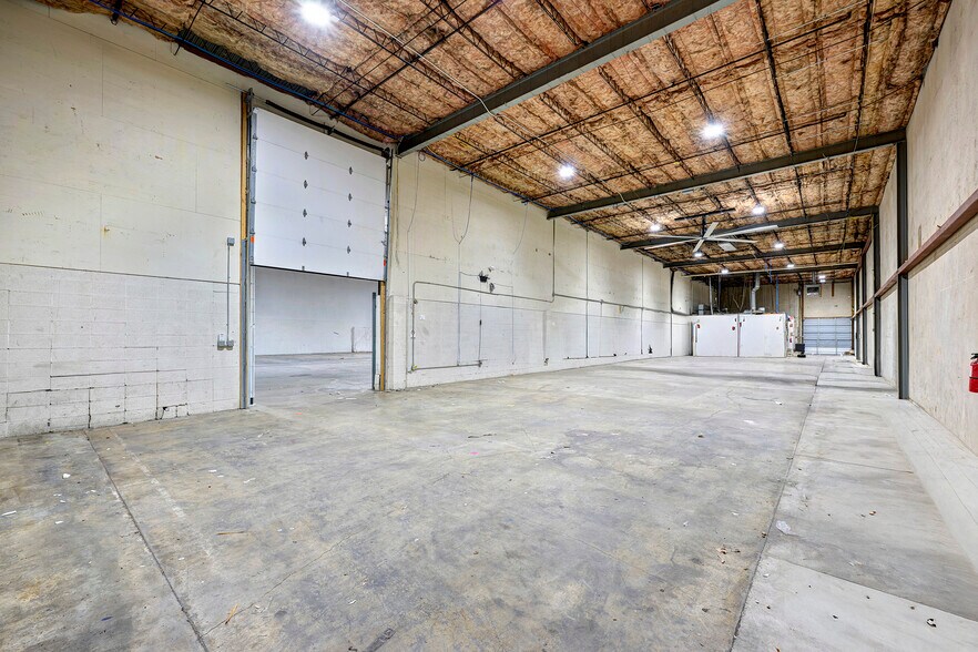 More Photos Of 6855 Wynnwood Ln, Houston Unknown For Lease