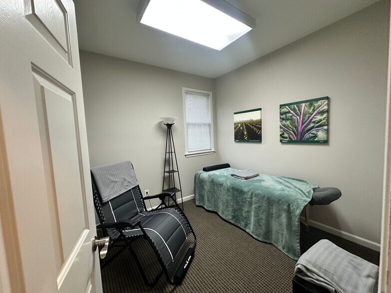 More Photos Of 5920 Odell St, Cumming Office For Sale