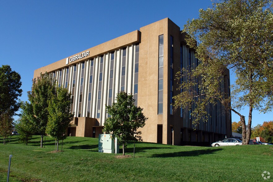 More Photos Of 9102 N Meridian St, Indianapolis Office For Lease