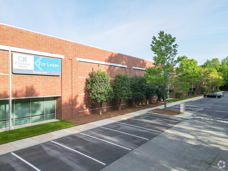 More Photos Of 6431 Reames Rd, Charlotte Light Distribution For Lease