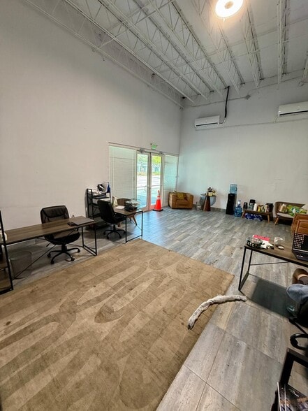 More Photos Of 6236 Miramar Pky, Miramar Showroom For Lease