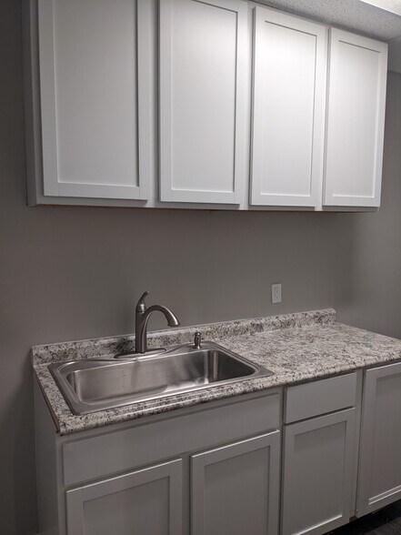 More Photos Of 485-487 Front St, Berea Office Residential For Sale