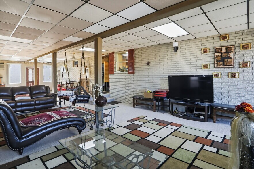 More Photos Of 501 S Breezewood Rd, Breezewood Specialty For Sale