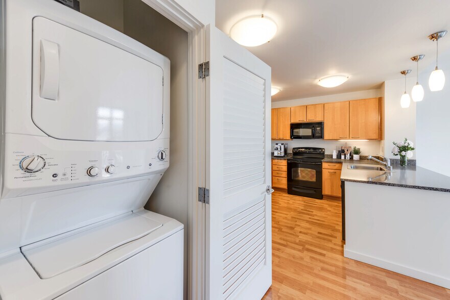 More Photos Of 100 Grand Ave, Oakland Apartments For Lease