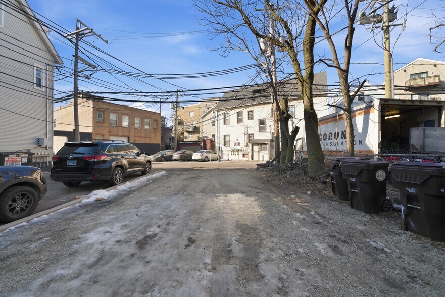 More Photos Of 3240 N Clark St, Chicago Apartments For Sale