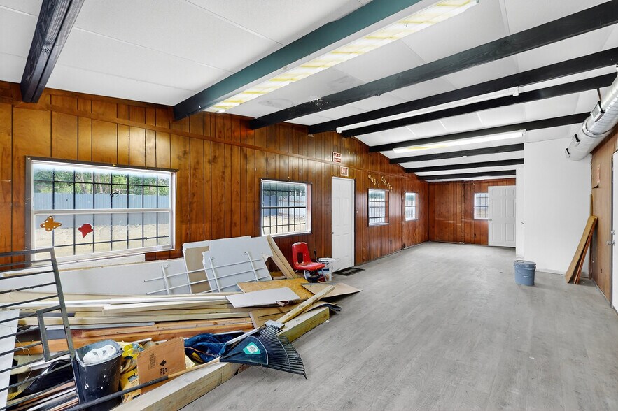 More Photos Of 3818 S Lancaster Rd, Dallas Flex For Lease