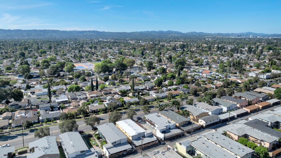 More Photos Of 17945 Roscoe Blvd, Northridge Apartments For Sale