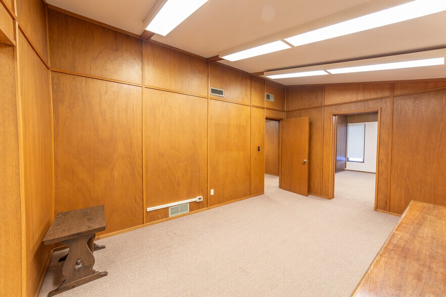 More Photos Of 605 Scott St, Wausau Office For Sale