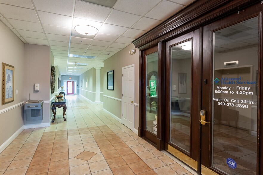 More Photos Of Pheasant Ridge Road, Roanoke Office For Lease