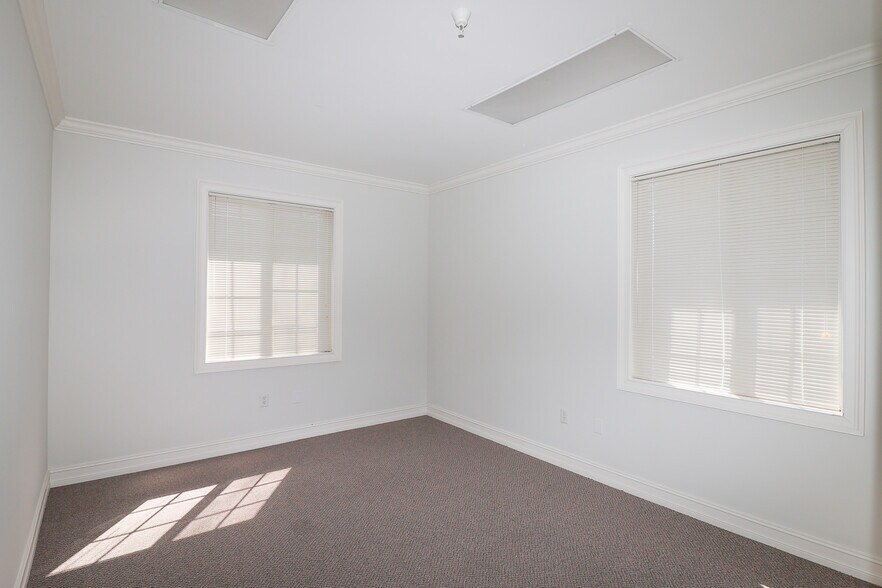 More Photos Of 3225 Shallowford Rd, Marietta Office For Lease