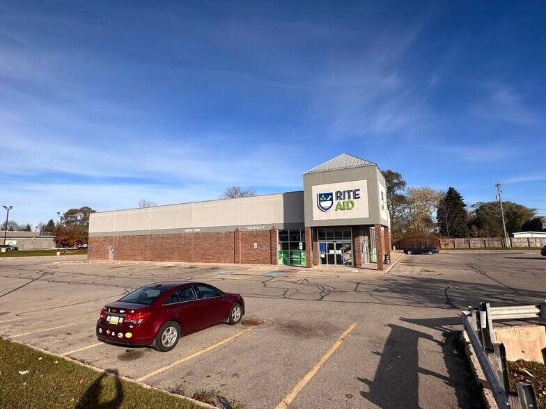 More Photos Of 939 Us Highway 31 S, Traverse City Drugstore For Sale