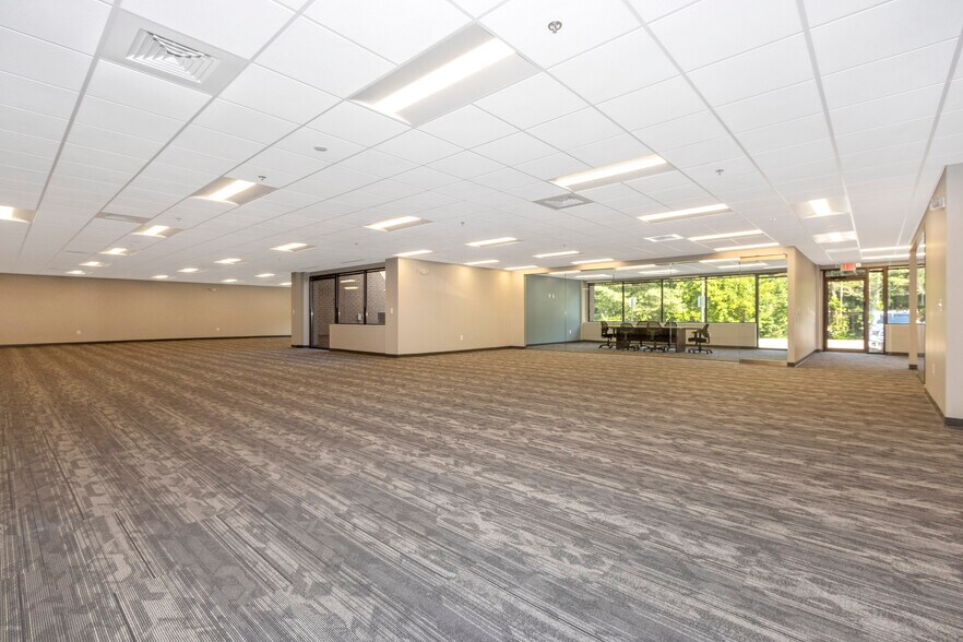More Photos Of 9125 Guilford Rd, Columbia Flex For Lease