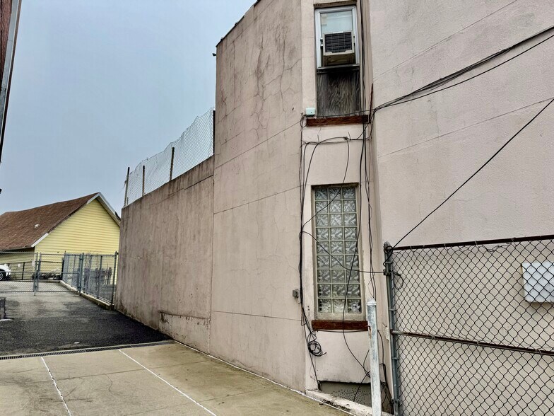 More Photos Of 9115 188th St, Hollis Flex For Sale