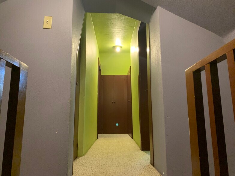 More Photos Of 1008 June St, Hood River Flex For Sale