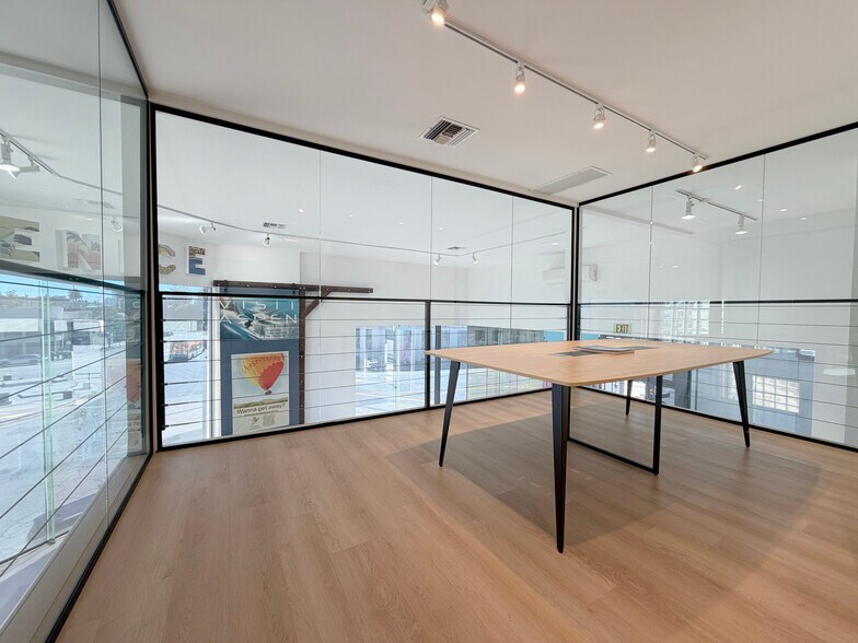 More Photos Of 1501 Main St, Venice Storefront Retail Office For Lease