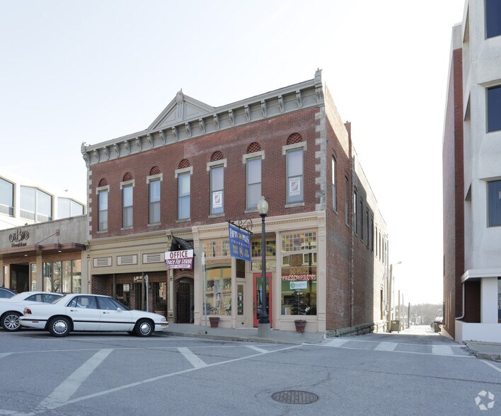 More Photos Of 211 W Lexington Ave, Independence Storefront Retail Office For Lease