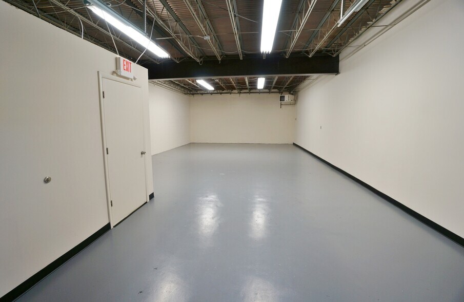 More Photos Of 1148-1174 Taft St, Rockville Warehouse For Lease