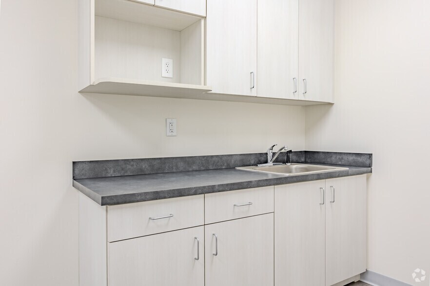 More Photos Of 3350 Hamilton Blvd SW, Hapeville Manufacturing For Sale