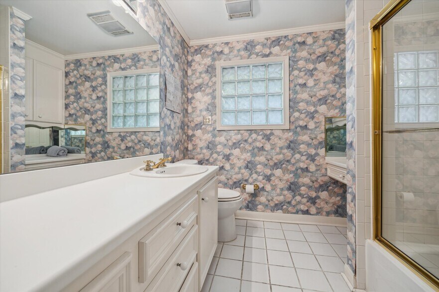 More Photos Of 5135 Edloe St, Houston Office Residential For Sale