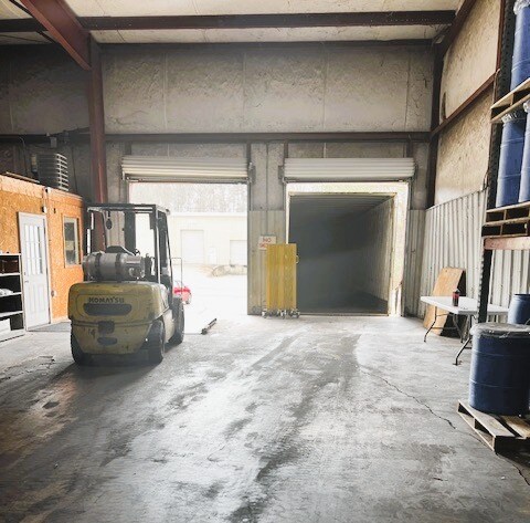 More Photos Of 206 Industrial Ct, Carrollton Warehouse For Lease