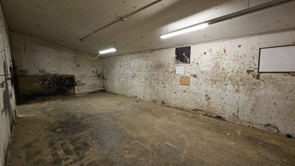 More Photos Of , Kelso Unknown For Sale