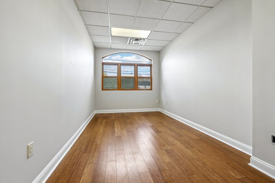 More Photos Of 92 Union Ave, Cresskill Office For Sale