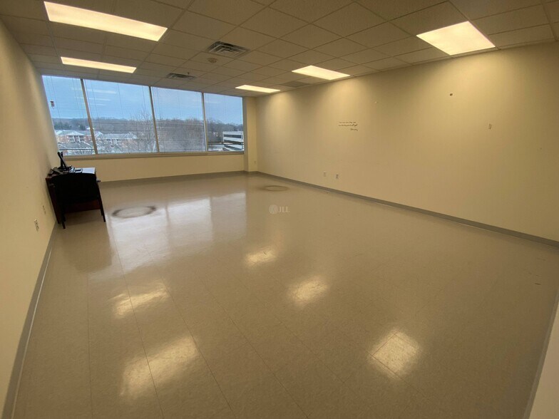 More Photos Of 590 Naamans Rd, Claymont Office For Lease