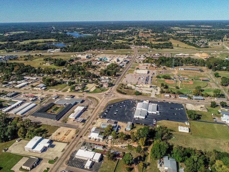 More Photos Of 1428 N Jefferson Ave, Mount Pleasant Freestanding For Sale