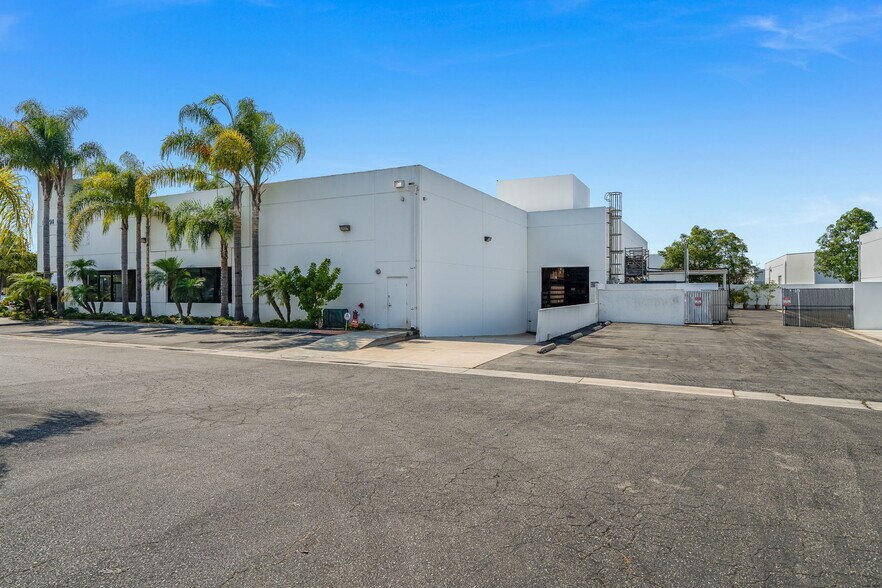 More Photos Of 14291 Commerce Dr, Garden Grove Manufacturing For Sale