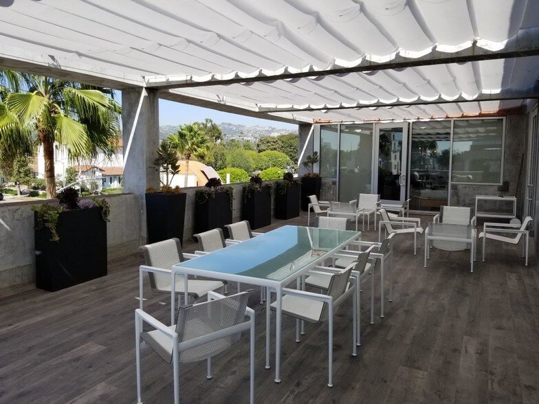 More Photos Of 9606 S Santa Monica Blvd, Beverly Hills Office For Lease