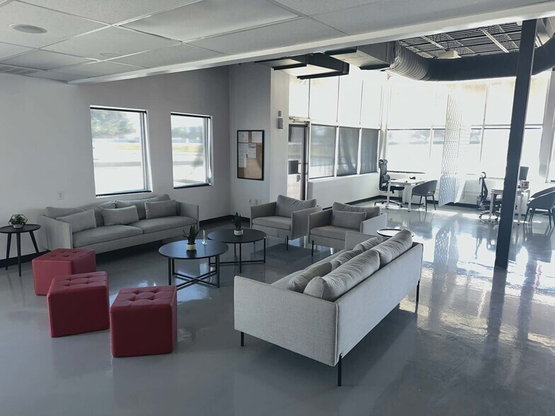 More Photos Of 400 N Riverside Dr, Fort Worth Auto Dealership For Sale