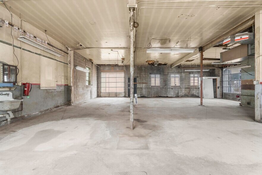More Photos Of 112 New Haven Ave, Milford Restaurant For Lease