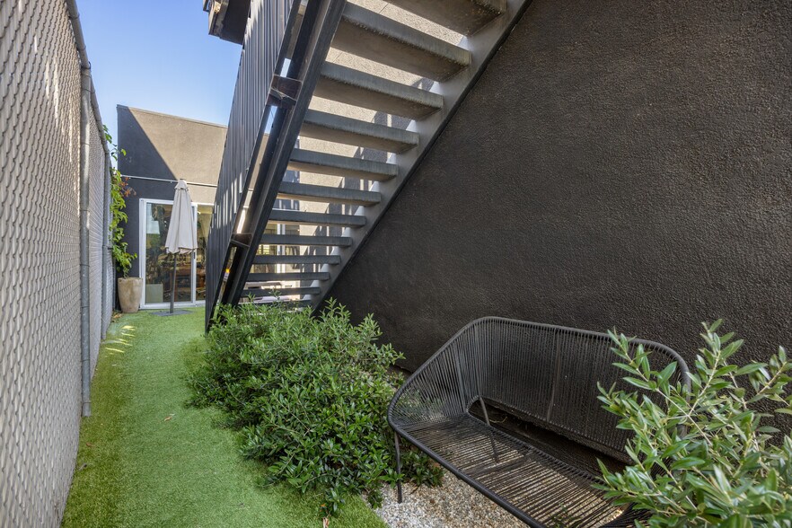 More Photos Of 2972 Glendale Blvd, Los Angeles Loft Creative Space For Lease