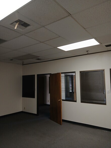 More Photos Of 6200 Lake Ming rd, Bakersfield Office For Lease