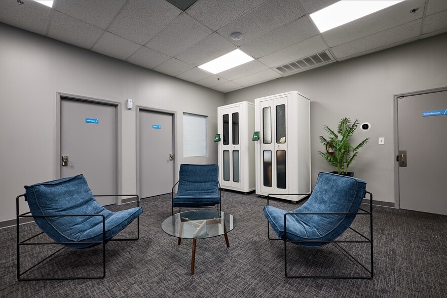 More Photos Of 2507 Investors Row, Orlando Distribution For Lease