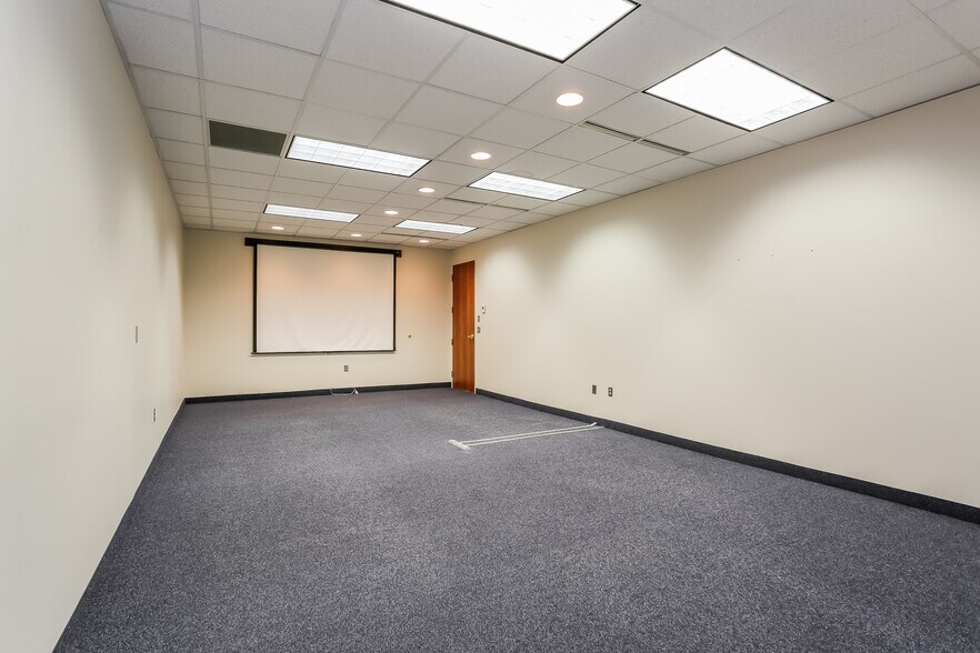More Photos Of 125 Powder Forest Dr, Simsbury Office For Sale