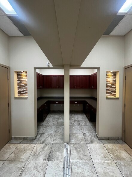 More Photos Of 2320 North Blvd W, Davenport Medical For Lease