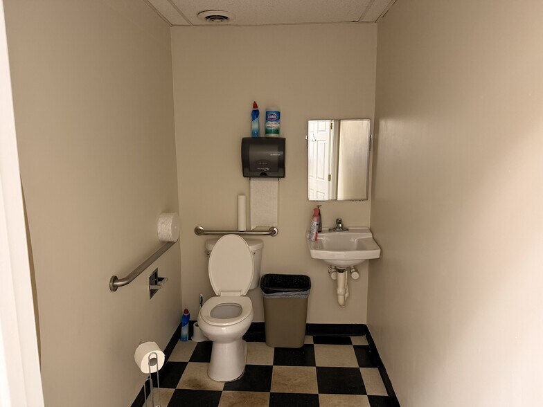 More Photos Of 350-400 E Economy Rd, Morristown Freestanding For Lease
