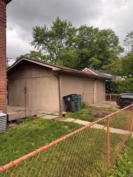 More Photos Of 26231 Coolidge Hwy, Oak Park Multifamily For Sale