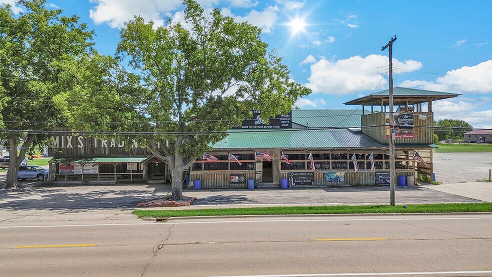 Primary Photo Of 602 Clark St, Utica Restaurant For Sale