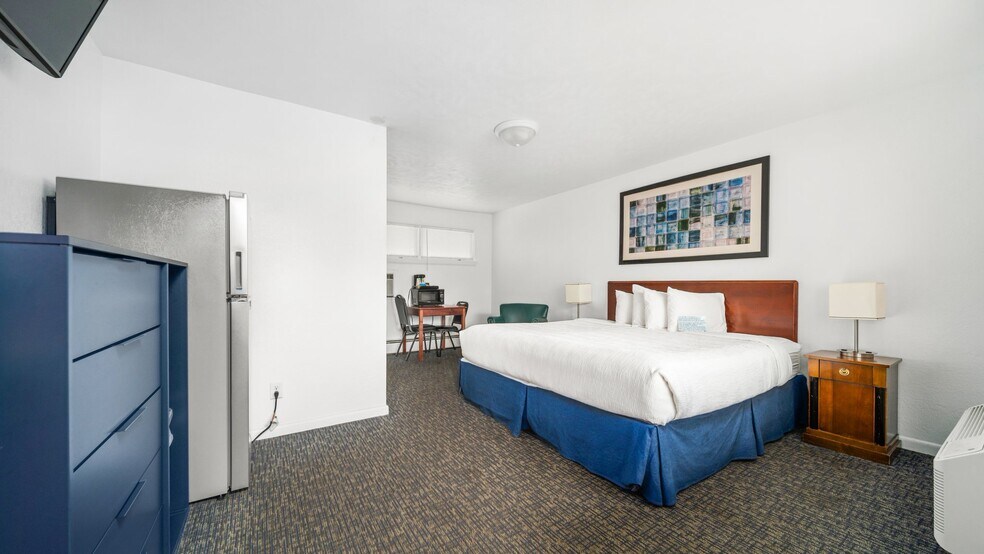 More Photos Of 1010 E Front St, Traverse City Hotel For Sale