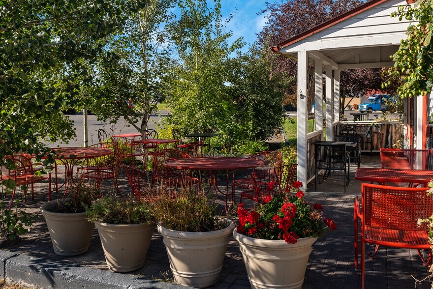 More Photos Of 2711 W College St, Bozeman Restaurant For Sale