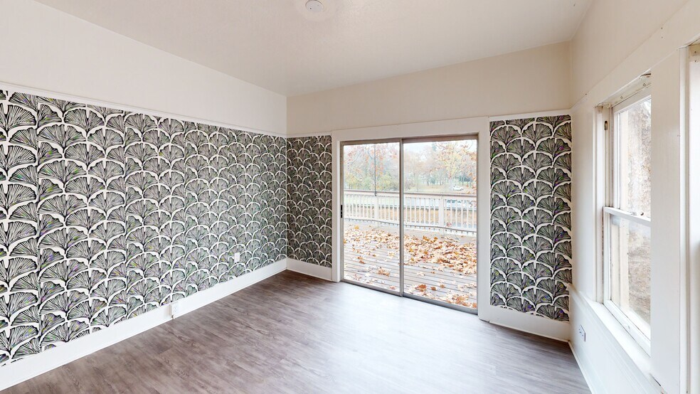 More Photos Of 411 Oak St, Roseville Office For Sale