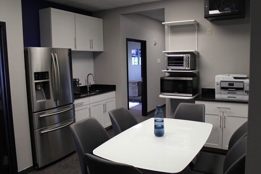 More Photos Of 2295 S Hiawassee Rd, Orlando Office For Lease