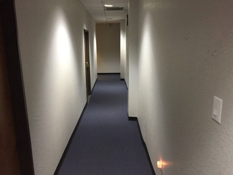 More Photos Of 337 Oaks Trl, Garland Office For Lease