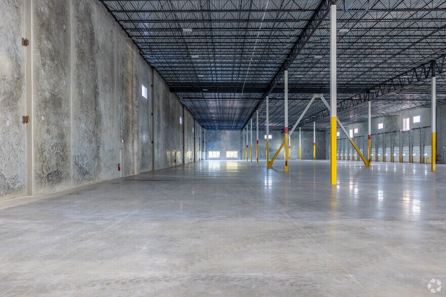 More Photos Of 6115-6150 Tri County Commerce Way, Fort Myers Unknown For Lease
