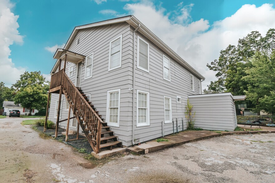 More Photos Of 1503 E Virginia Ave, Victoria Apartments For Sale