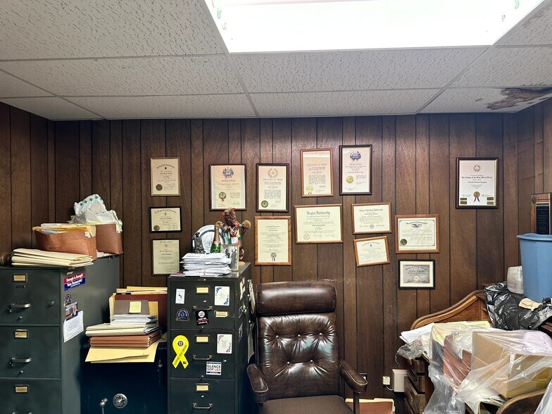 More Photos Of 410 N 1st St, Haskell Office For Sale