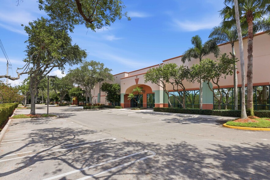Primary Photo Of 2704-2784 Executive Way, Miramar Warehouse For Lease