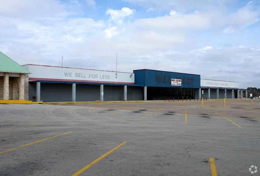 Primary Photo Of 1500 W Cameron Ave, Rockdale General Retail For Lease